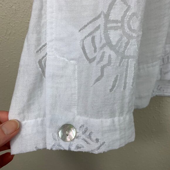 Vintage Chico’s Design Guazy Aztec Printed Lightweight Button Down Coastal Sz La - Picture 2 of 5